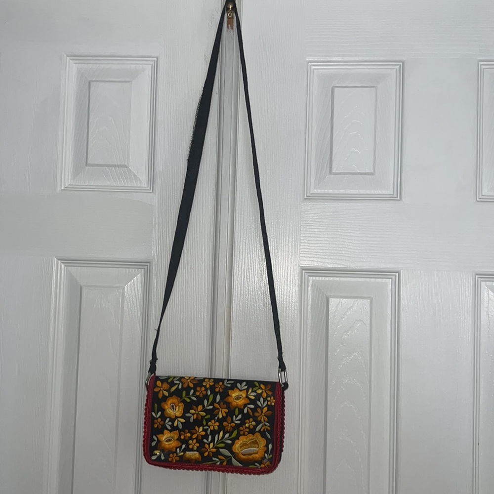 Embroidered Purse - Picture 2 of 9